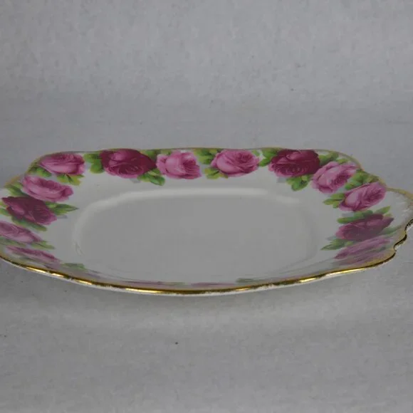 Royal Albert OLD ENGLISH ROSE 9-1/4" Square Handled Cake Plate Gold Trim VINTAGE - Picture 3 of 3